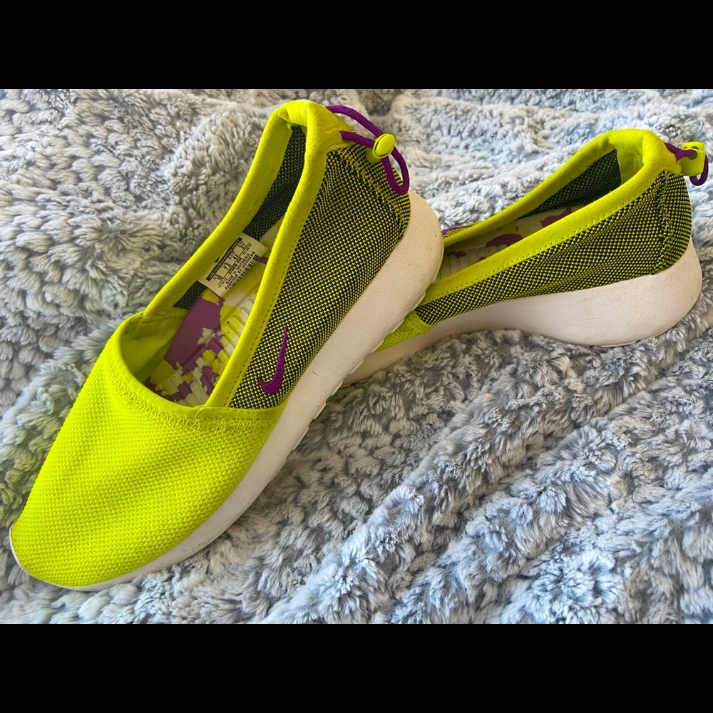 NIKE slip on athletic shoes